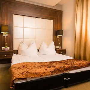 **** Hotel Duna Garden Hongarije